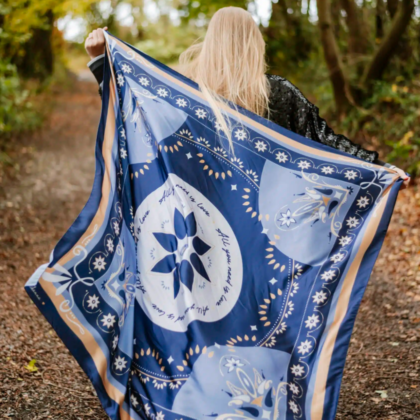 Carré LOVE “Bleu”