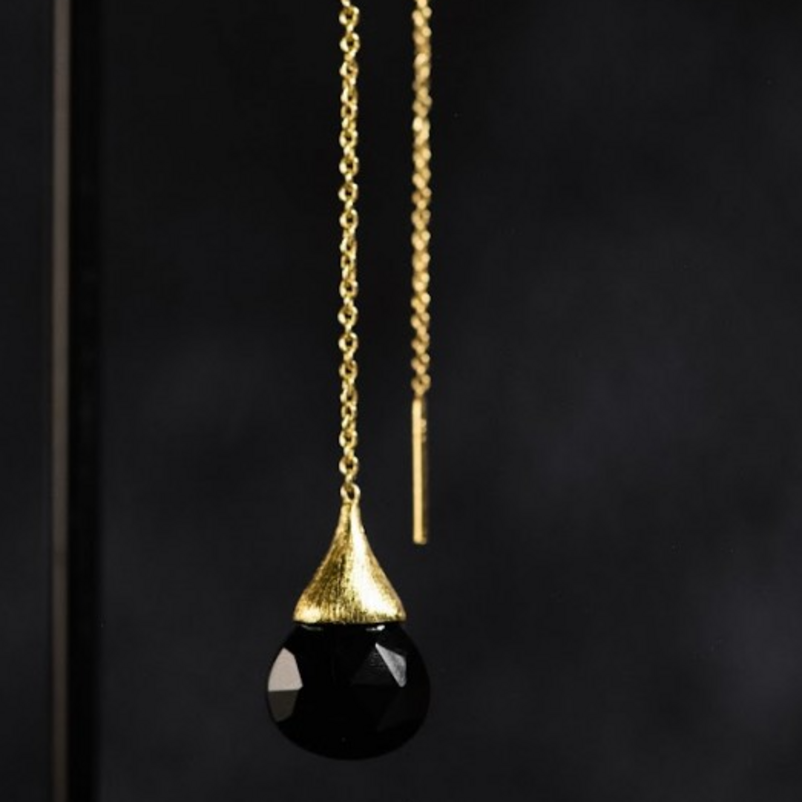 Boucles d'oreilles longues Goutte Poétique Onyx Noir