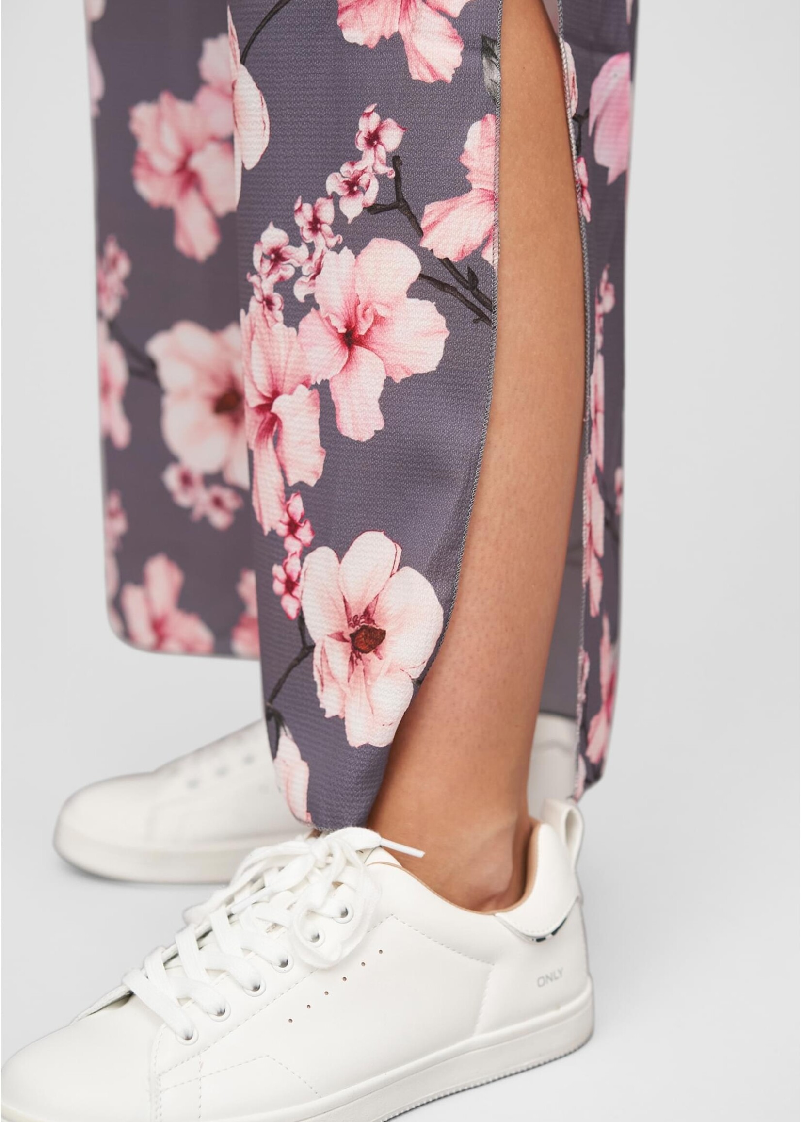 Cloud 5ive High-Waist Sommerhose mit Blumen Print