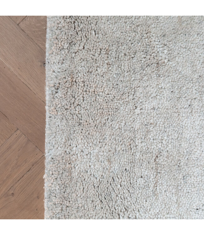 Interieur05  Berber Wollen Vloerkleed Nador licht grijs