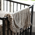 House of Jamie House of Jamie - Deken 100X90 cm Velvet - Snow Leopard