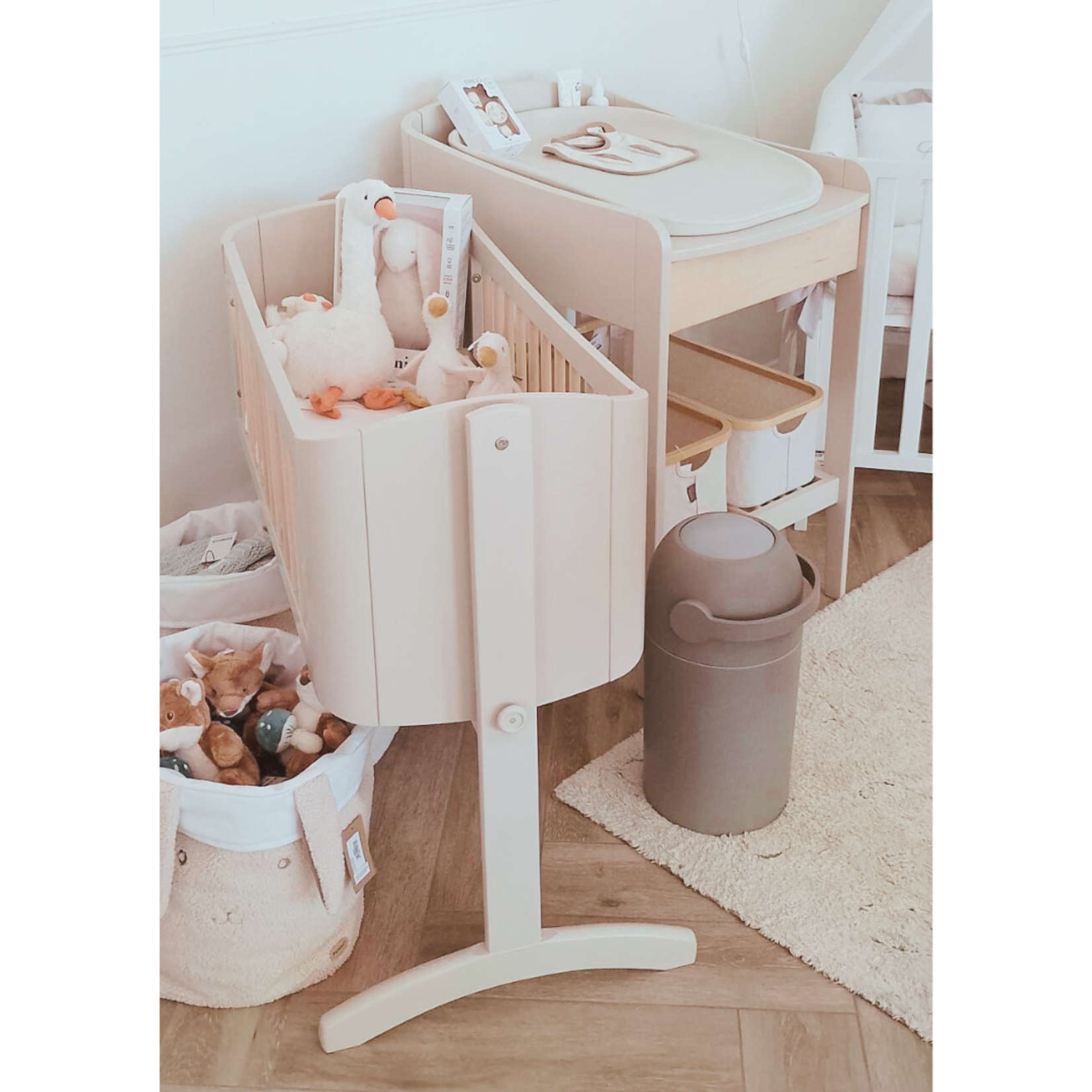 Troll Nursery - Set Verzorgingstafel + Schommelwieg Wave Sand/Wax (excl. matras)