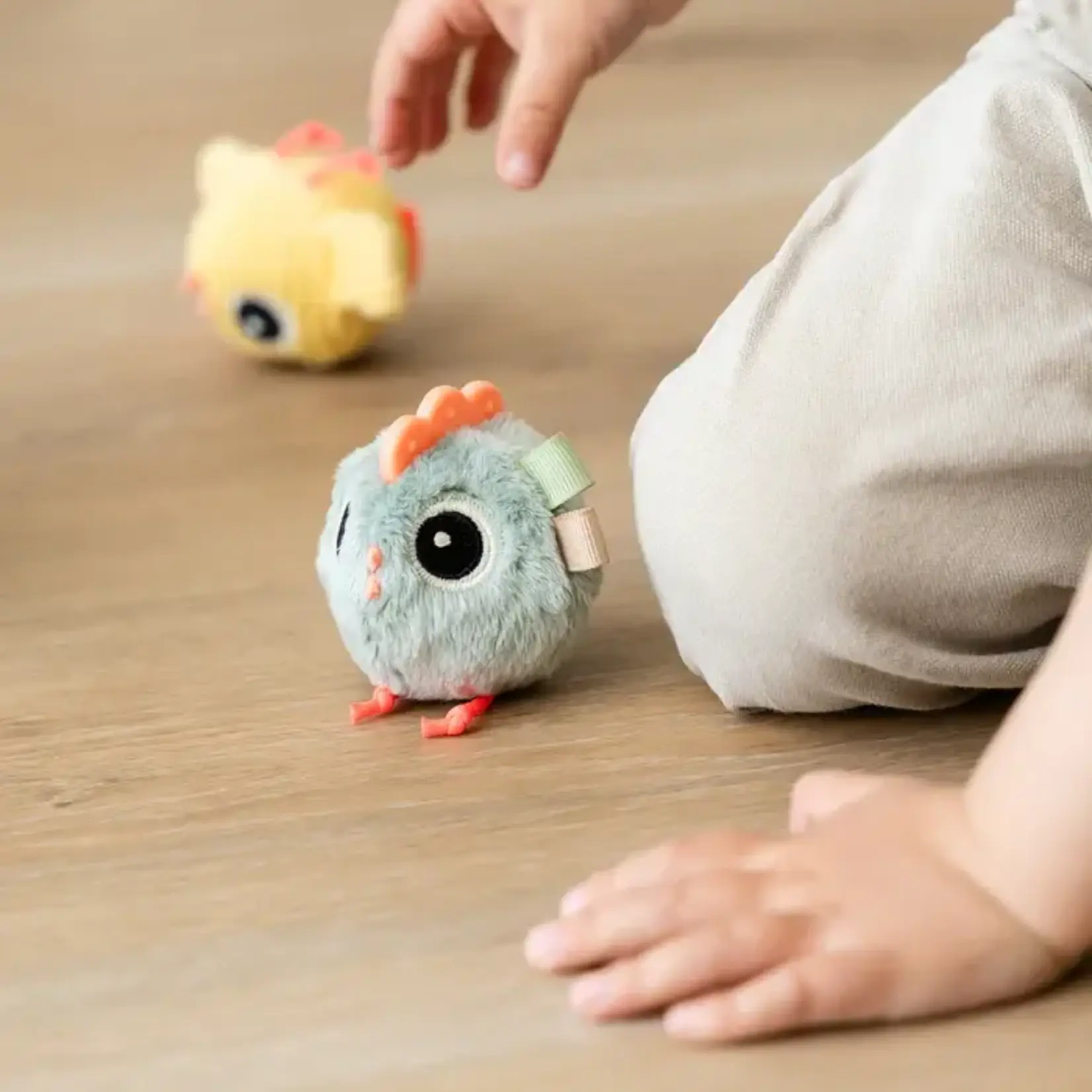 Done By deer Done by Deer - Hide&Seek activity toy - Clucky - Sand