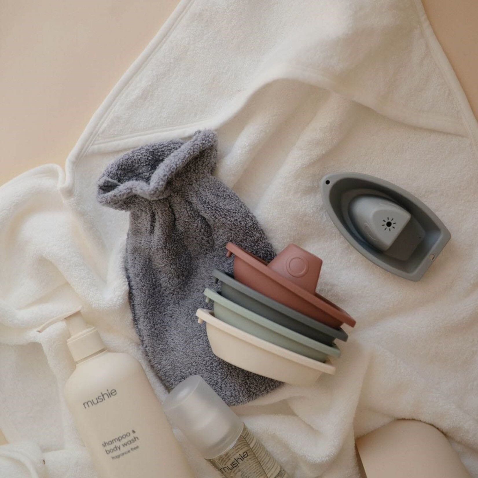 Mushie Mushie - Giftbox - Toy (Bathboats, Ringtower, Stacking Cups)