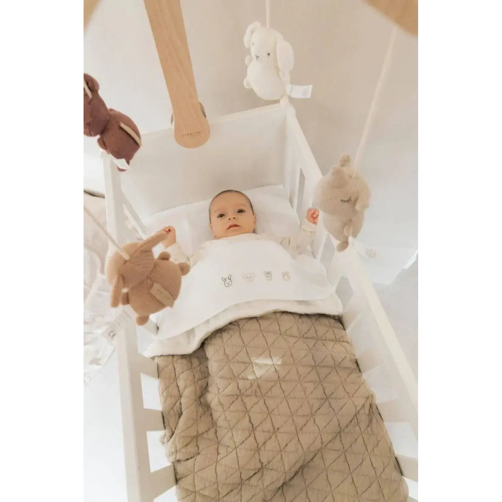 Bamboom Bamboom - Laken voor babybedje 110x140cm + kussensloop - mousseline - geborduurde prints Animal Friends