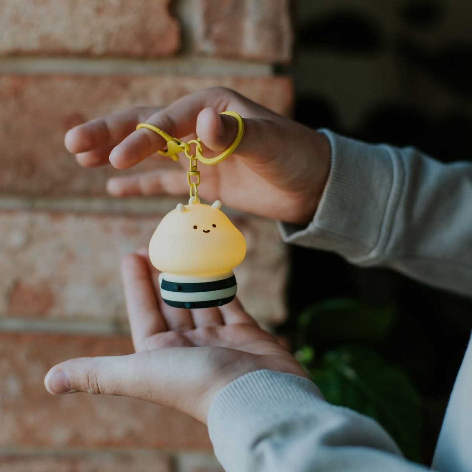 Mary's Mary's - Led Keychain - Little Bee