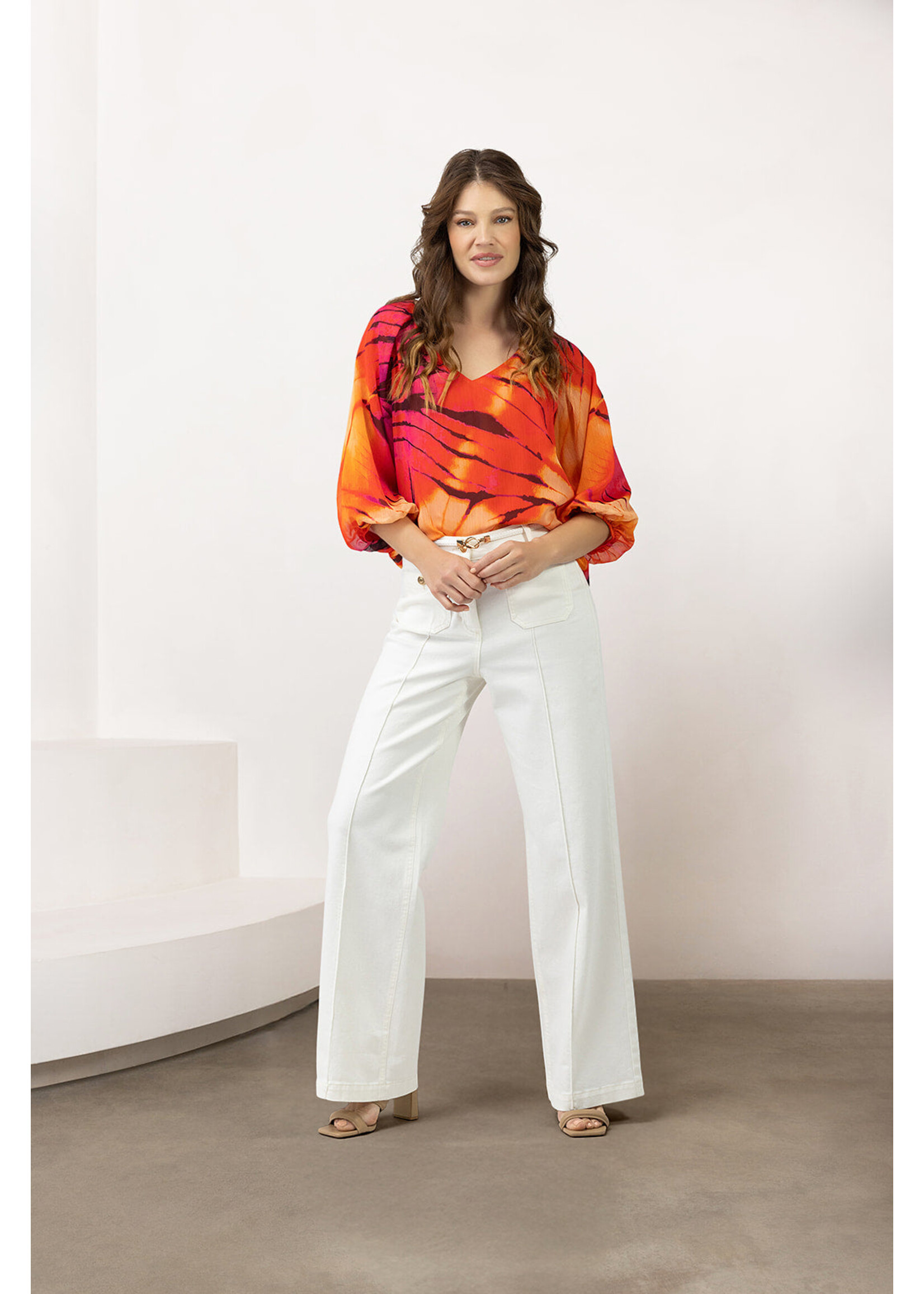 LABEL DOT LABEL DOT AZRA 2511016