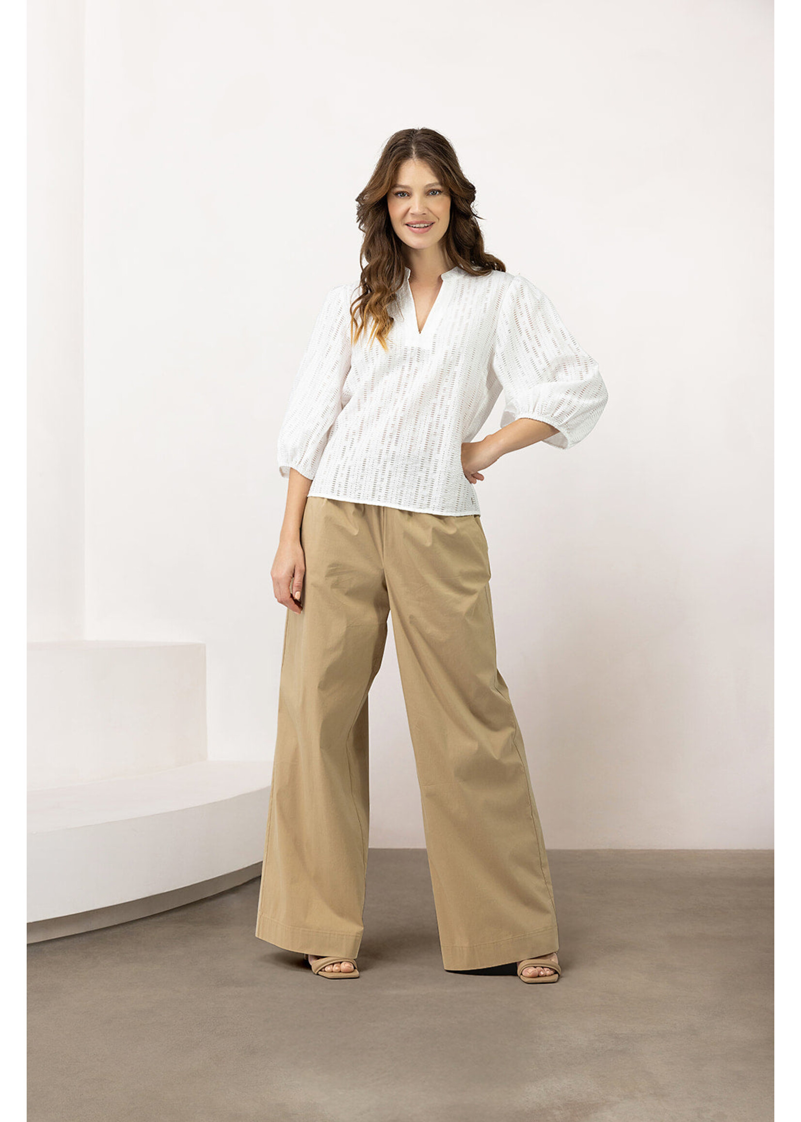 LABEL DOT LABEL DOT ANDREA 2511020