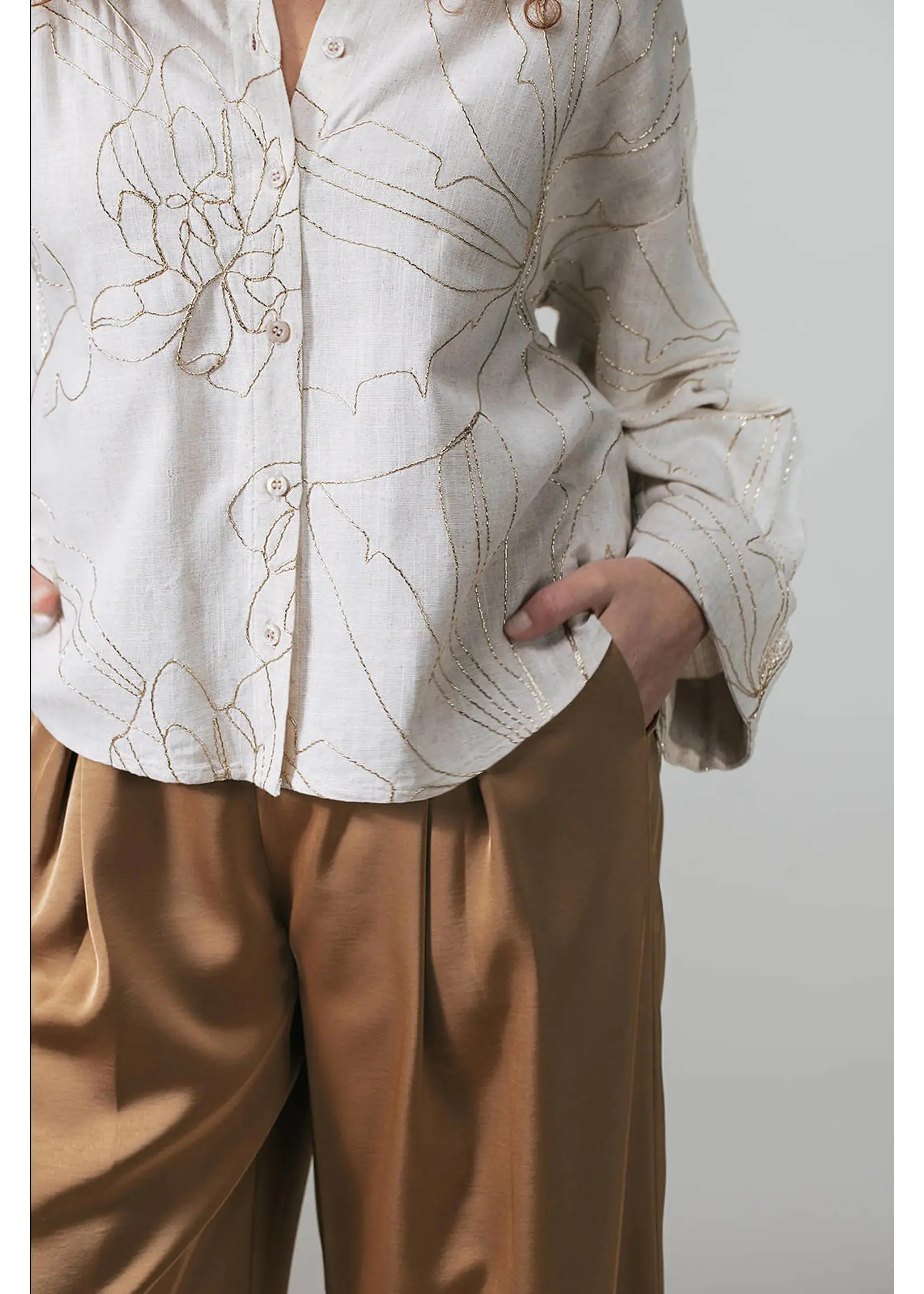 LABEL DOT LABEL DOT ADELA 2611008