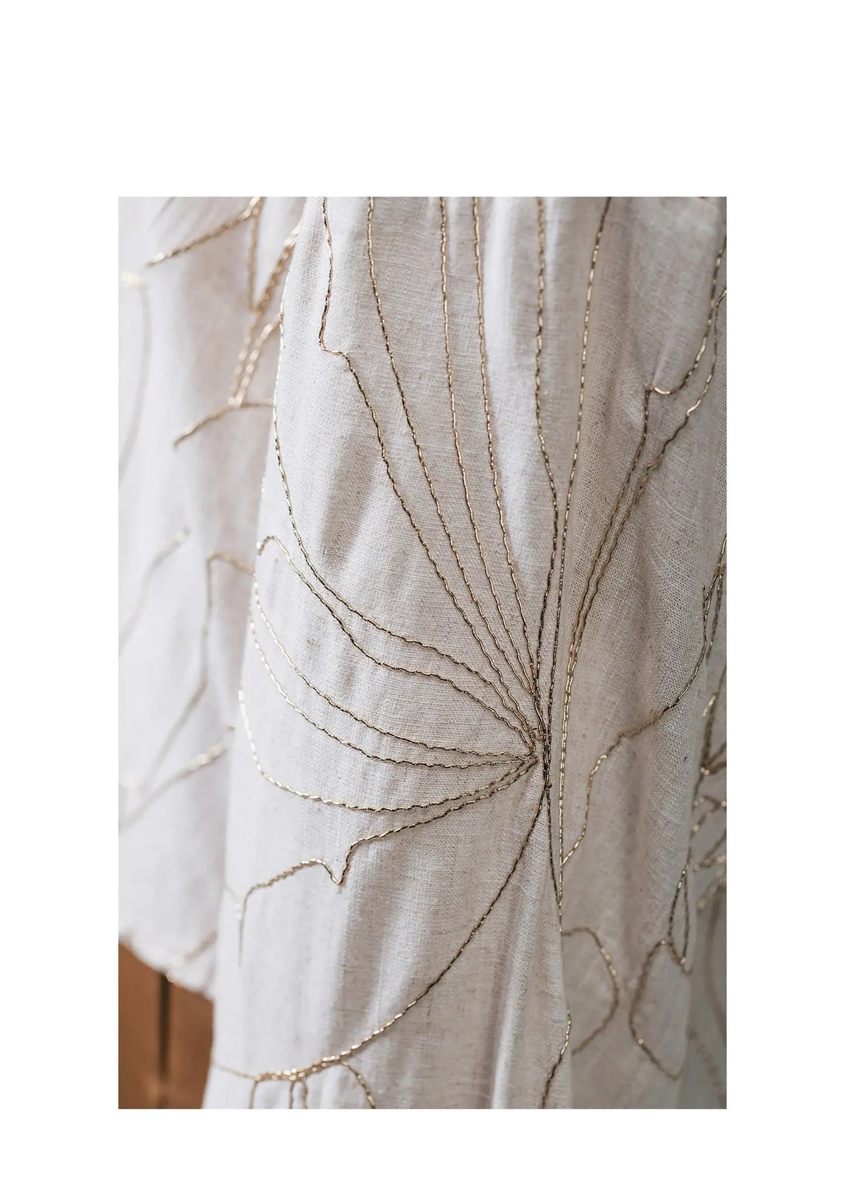 LABEL DOT LABEL DOT ADELA 2611008