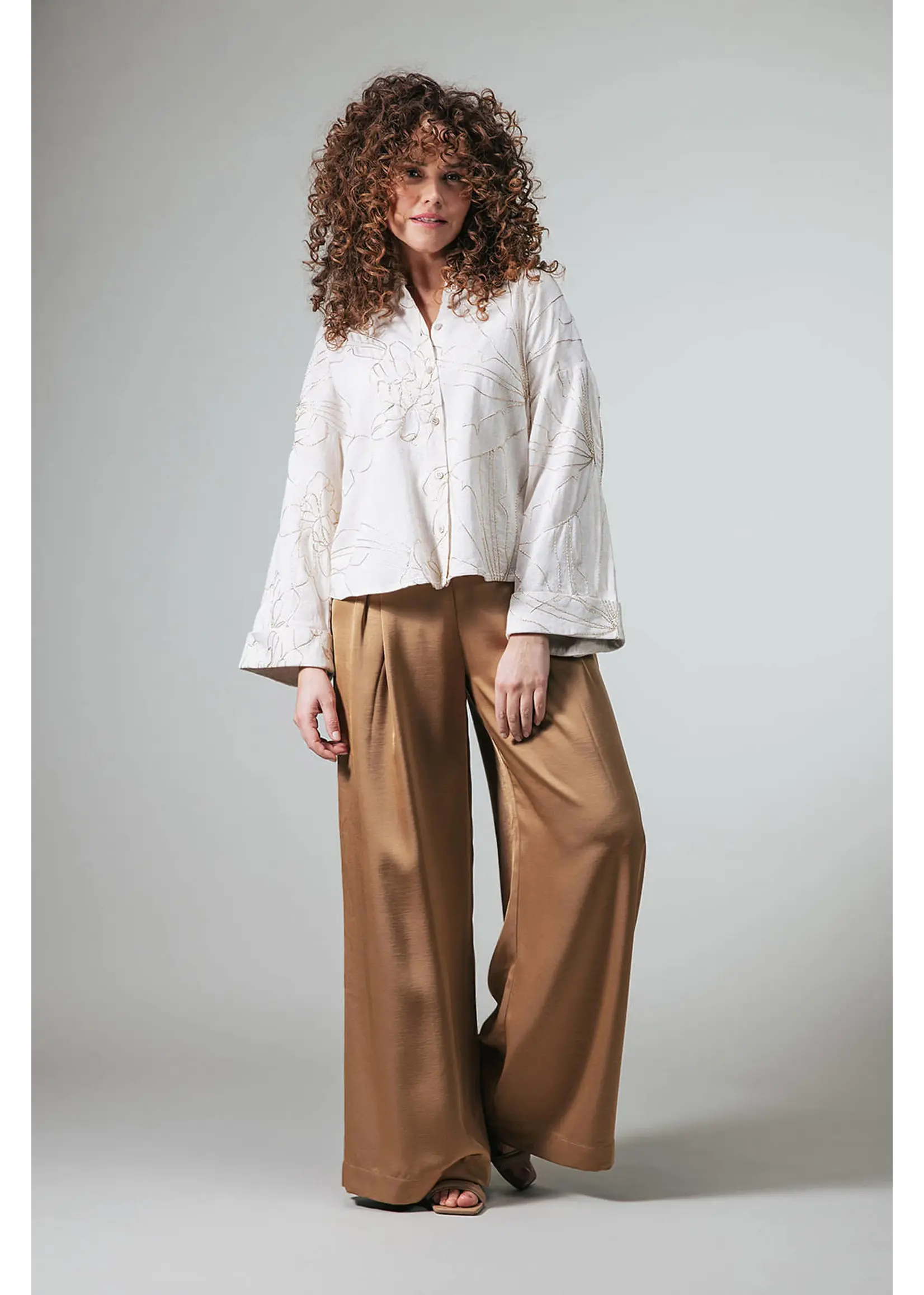 LABEL DOT LABEL DOT ADELA 2611008