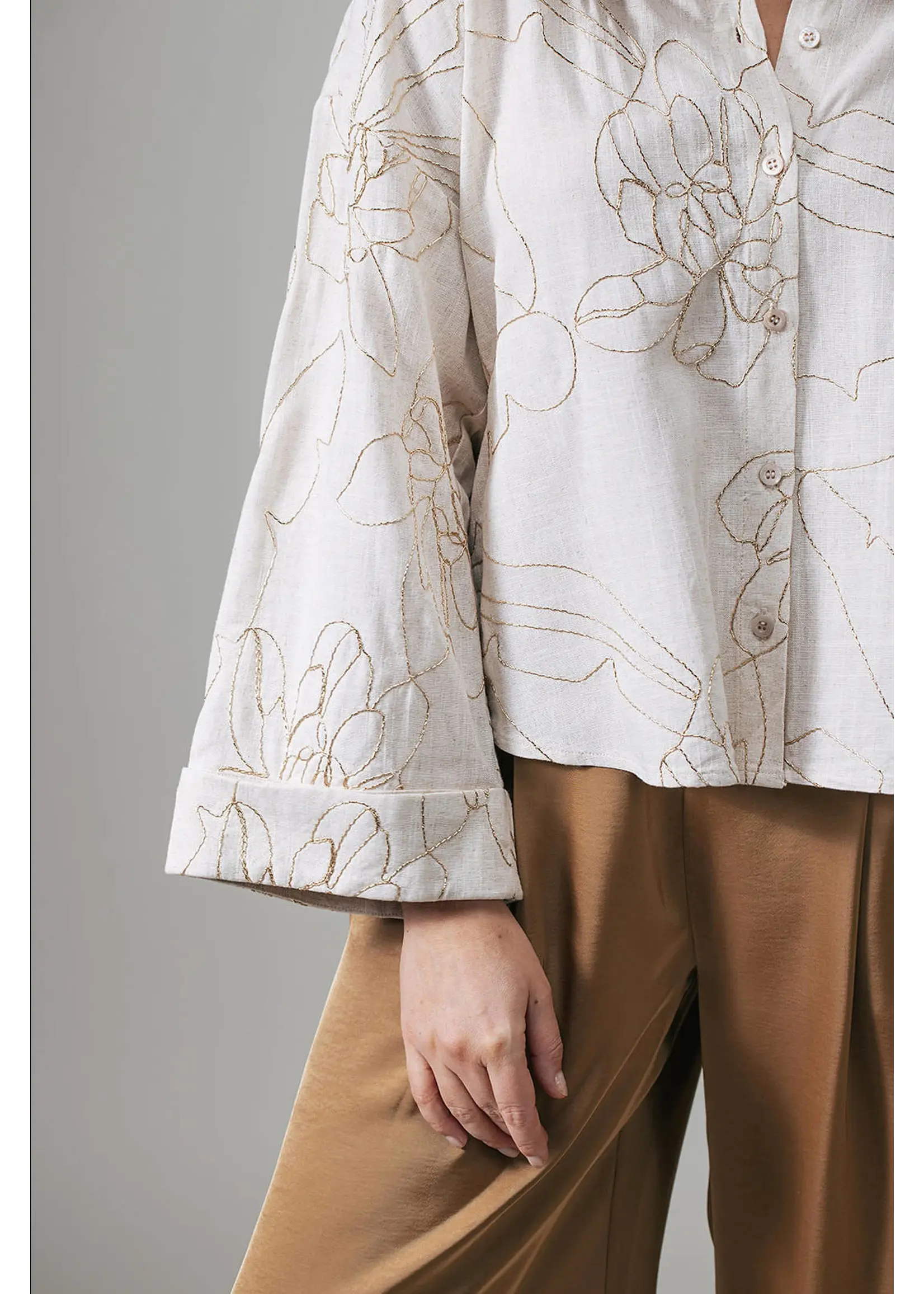 LABEL DOT LABEL DOT ADELA 2611008