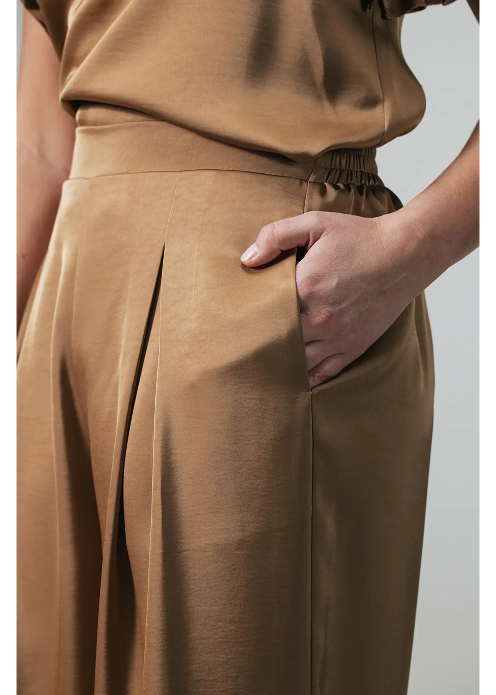 LABEL DOT LABEL DOT RUMI 2618032