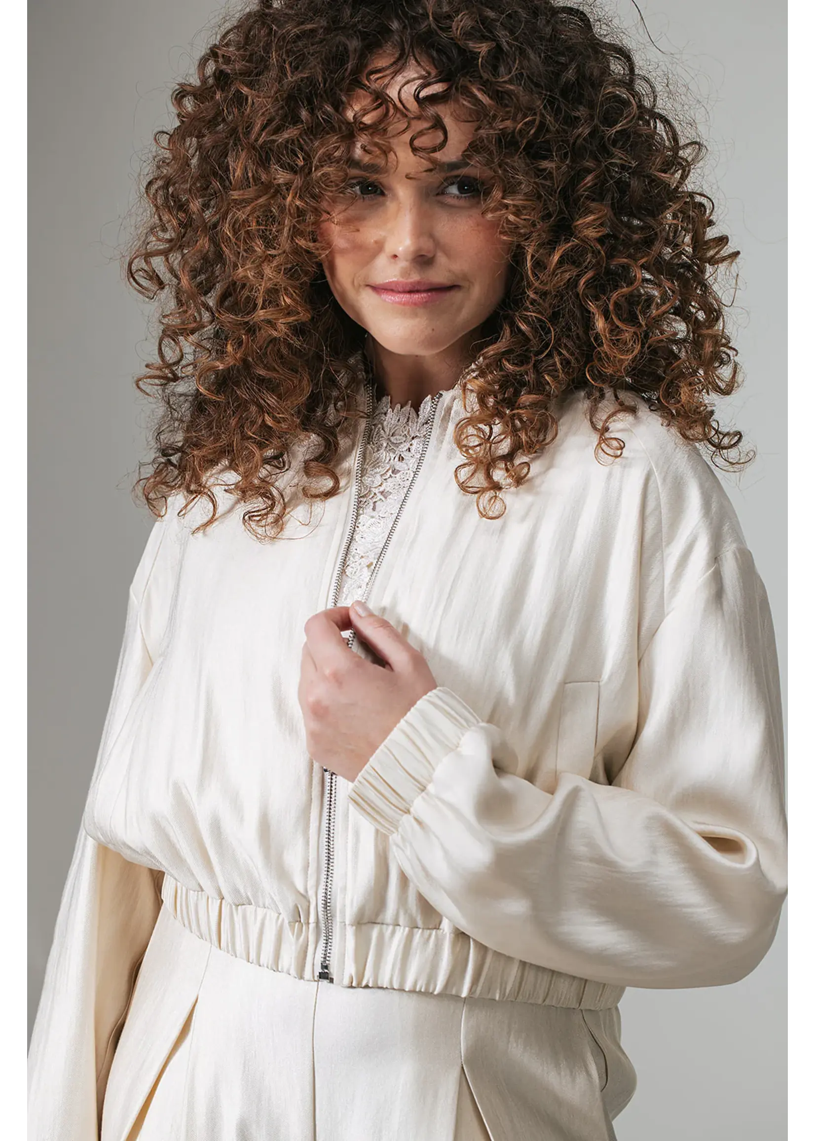 LABEL DOT LABEL DOT LARISSA 2617003