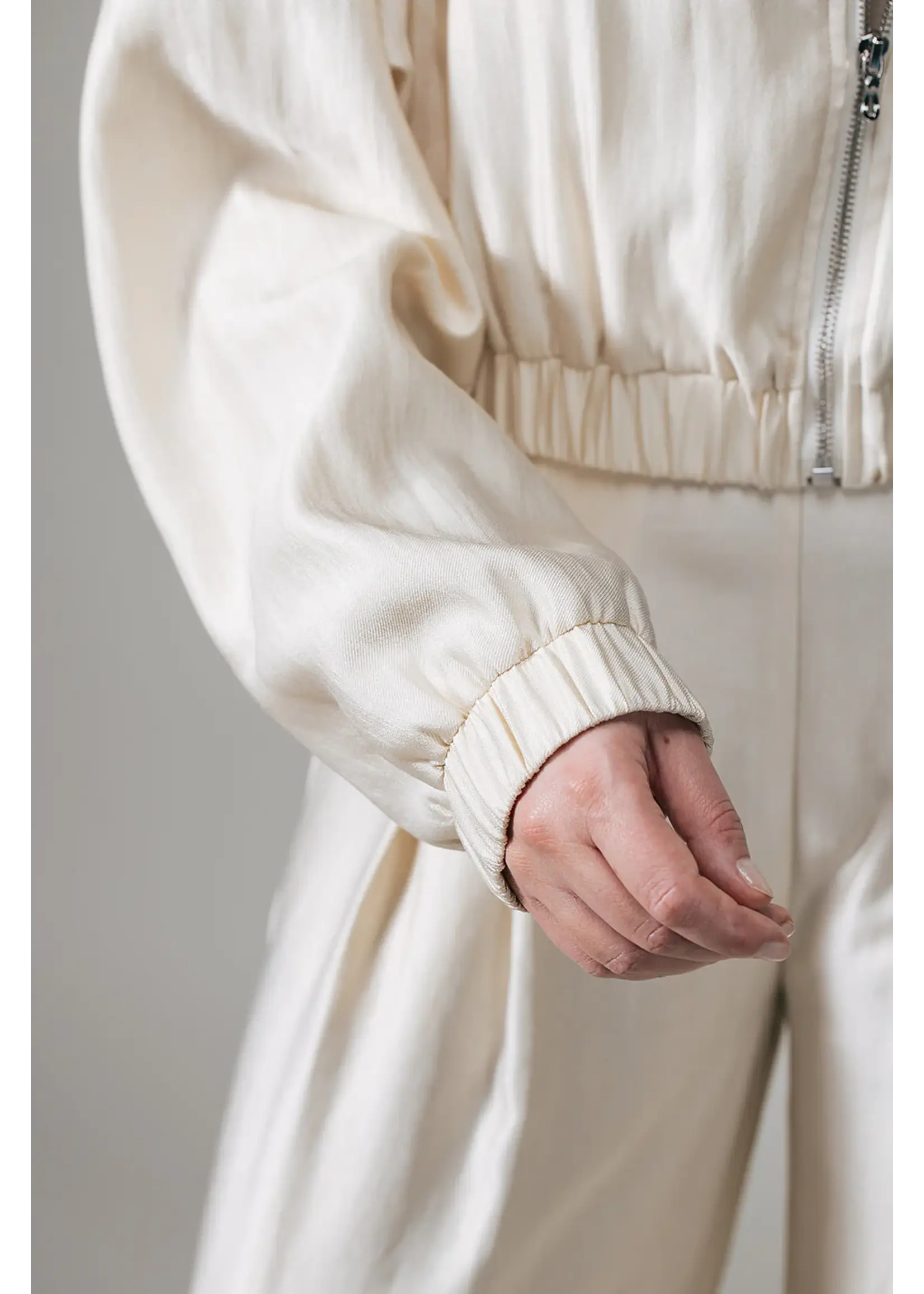 LABEL DOT LABEL DOT LARISSA 2617003