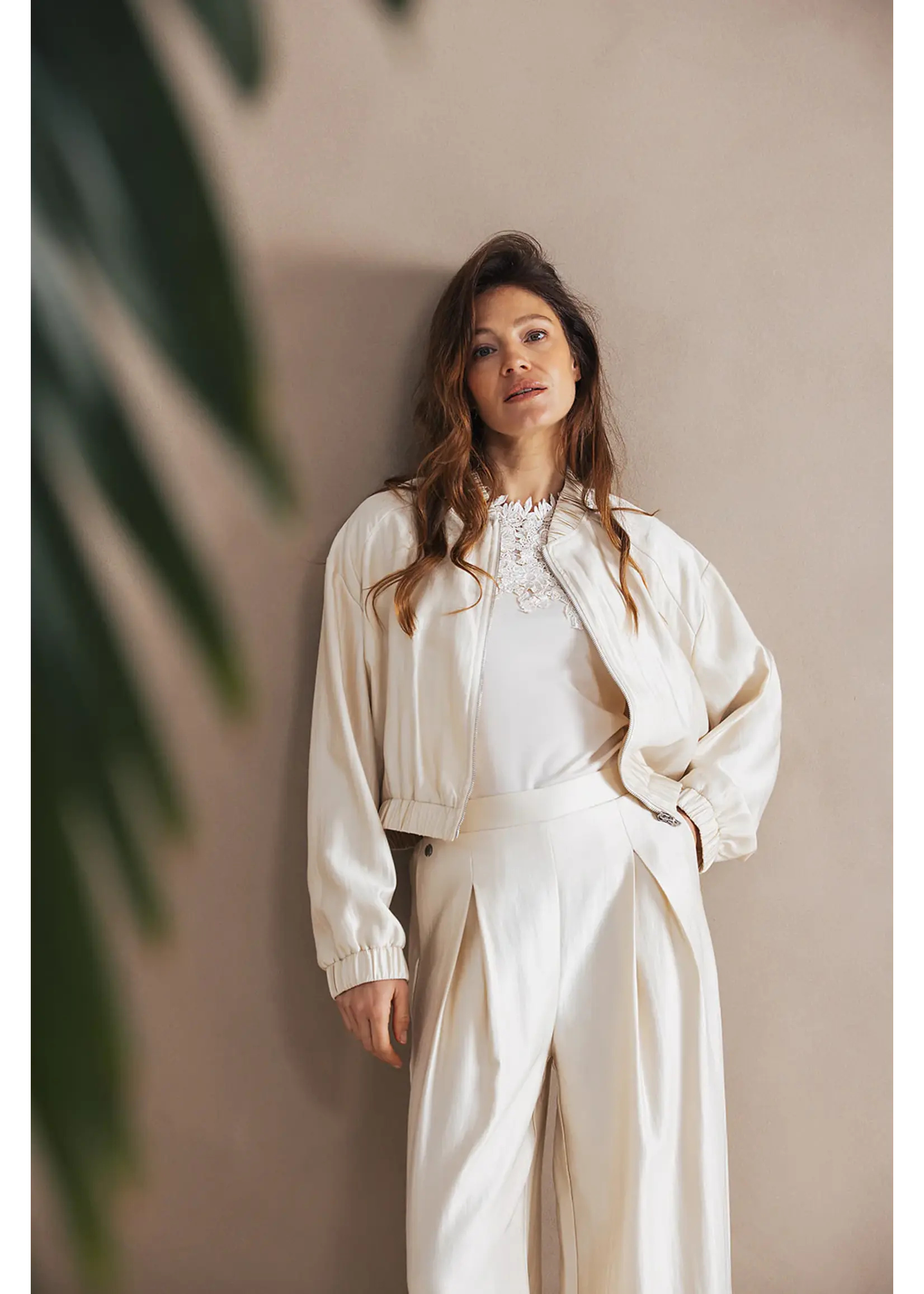 LABEL DOT LABEL DOT LARISSA 2617003