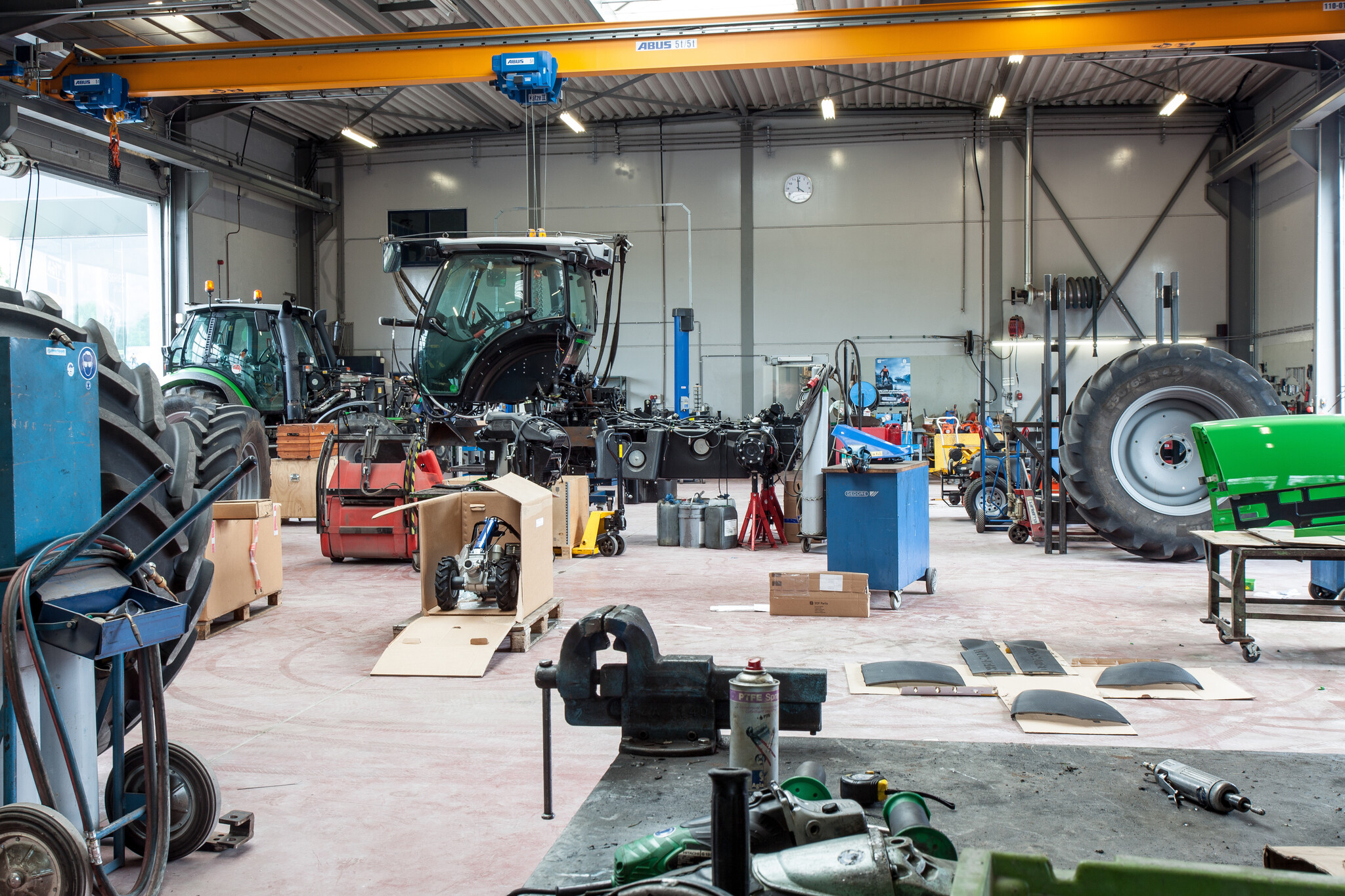 Kevo Bovenloopkraan werkplaats met technische gemakken