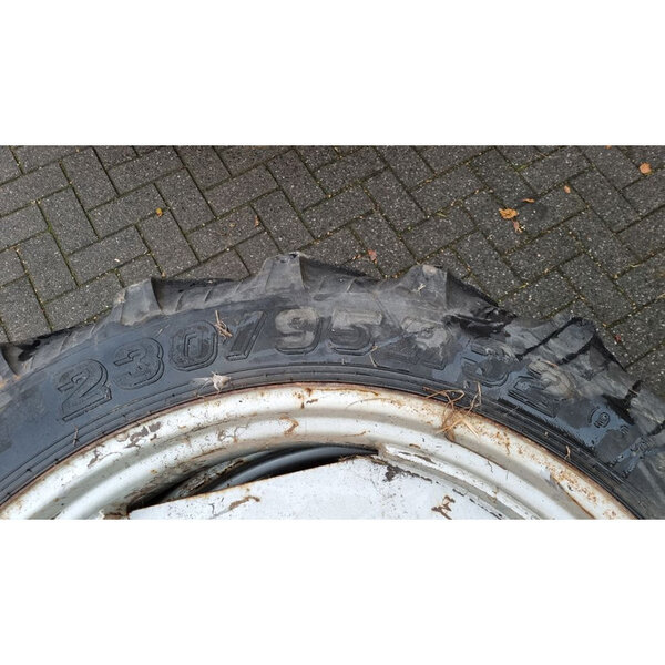 Taurus taurus 230/95R48 - 230/95R32 WIELSET 1,50 VAST