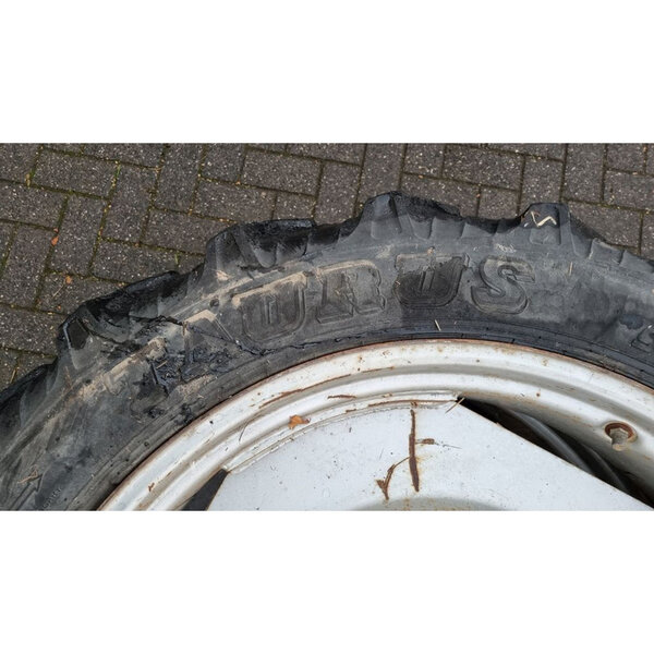 Taurus taurus 230/95R48 - 230/95R32 WIELSET 1,50 VAST