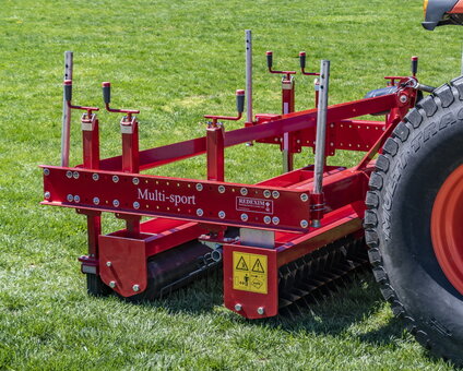 Machines voor sportvelden onderhoud: de beste oplossingen voor hoveniers, greenkeepers en gemeenten