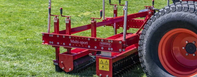 Machines voor sportvelden onderhoud: de beste oplossingen voor hoveniers, greenkeepers en gemeenten