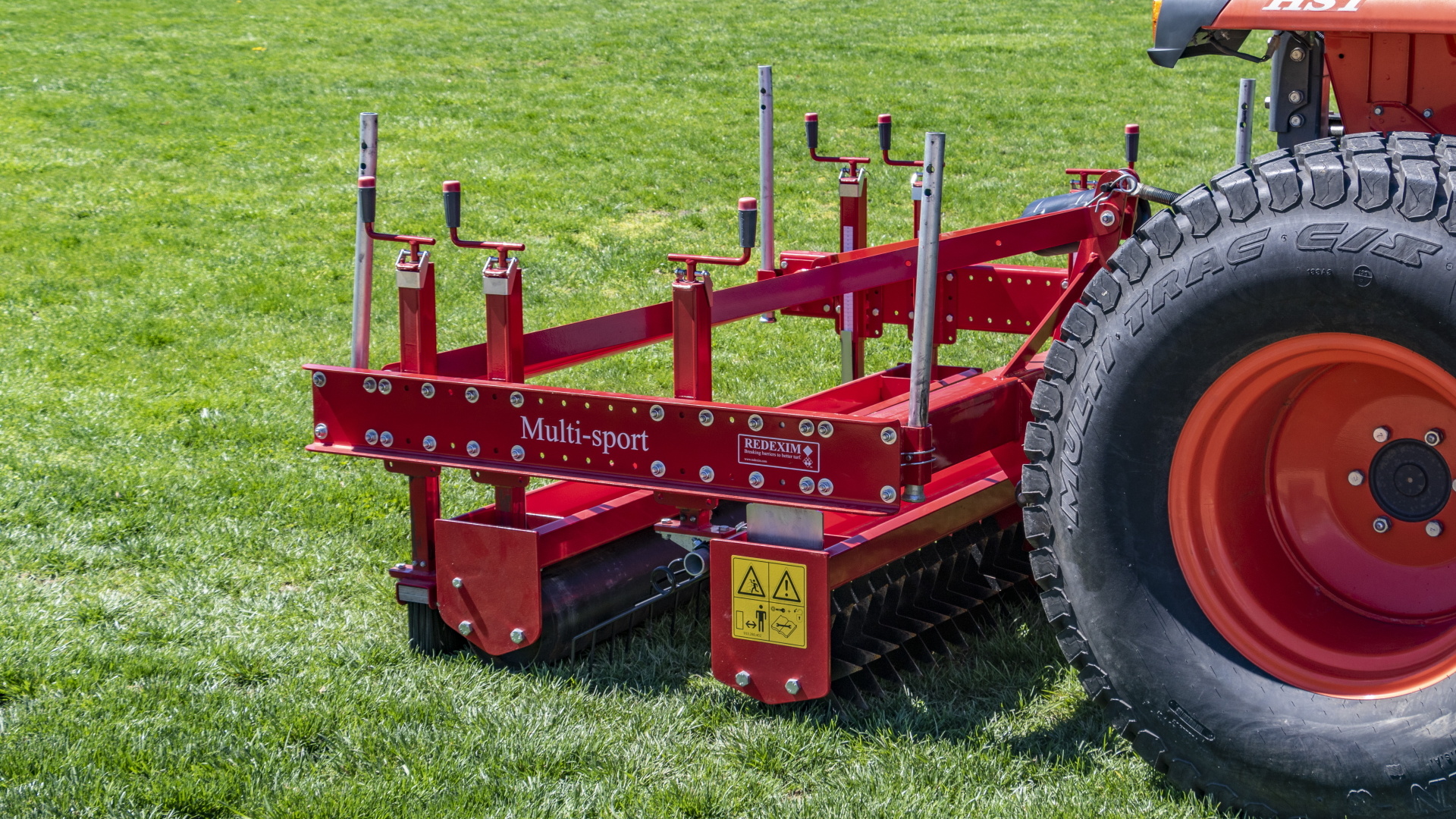 Machines voor sportvelden onderhoud: de beste oplossingen voor hoveniers, greenkeepers en gemeenten