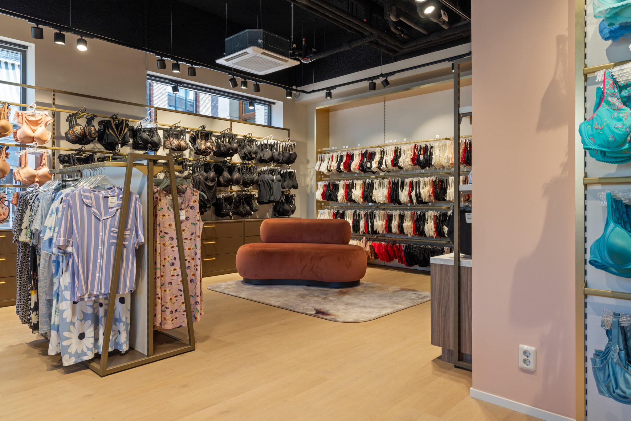 Koning bodyfashion altijd de passende bh voor jou in onze luxe winkel
