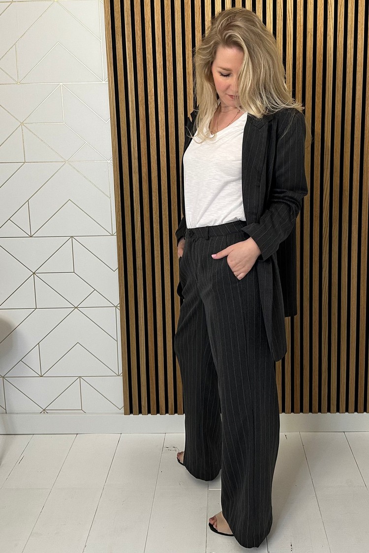 Sisters Point Pantalon Pinstripe Grijs