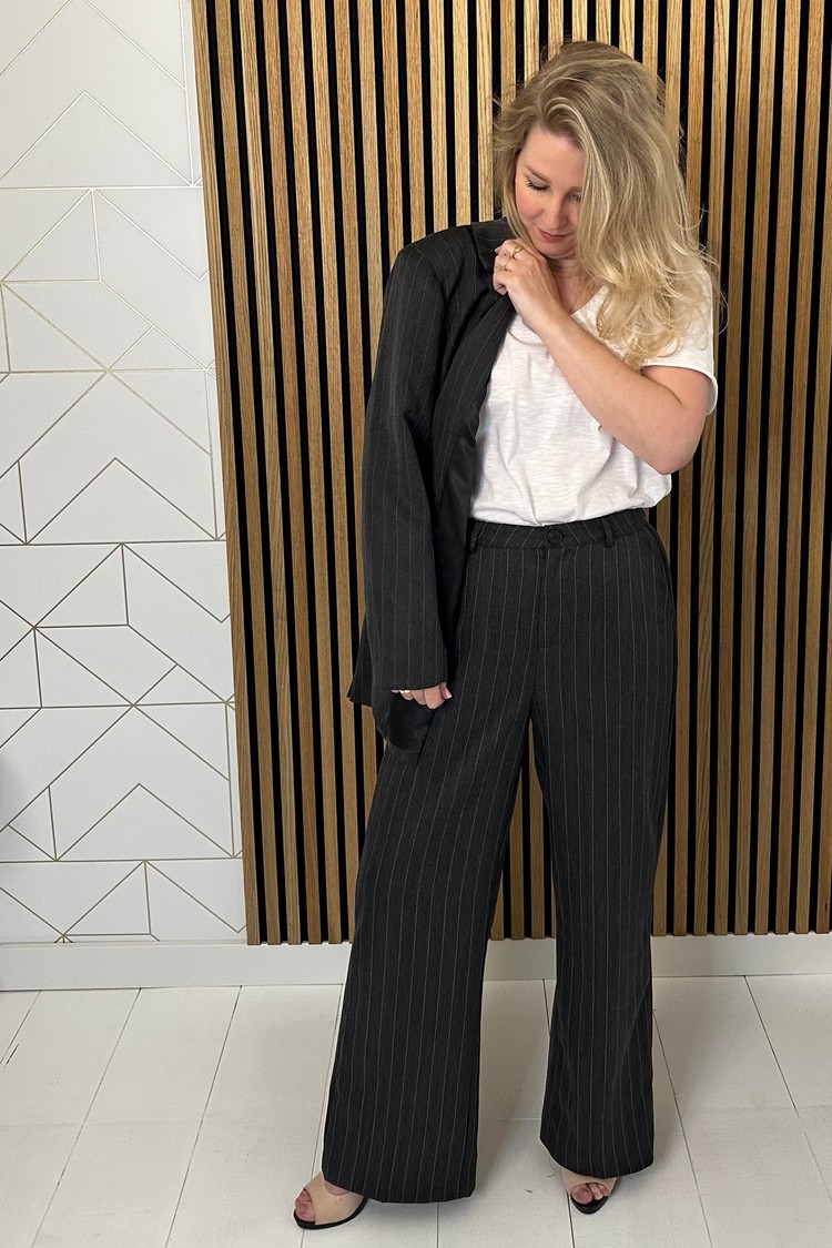 Sisters Point Pantalon Pinstripe Grijs