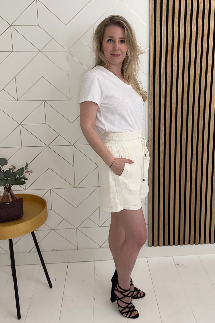 Simple Short Gabe Creme