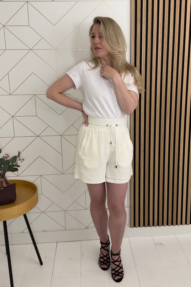 Simple Short Gabe Creme