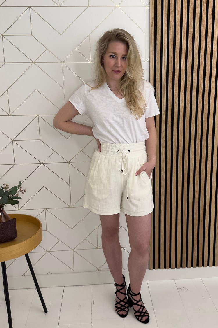 Simple Short Gabe Creme