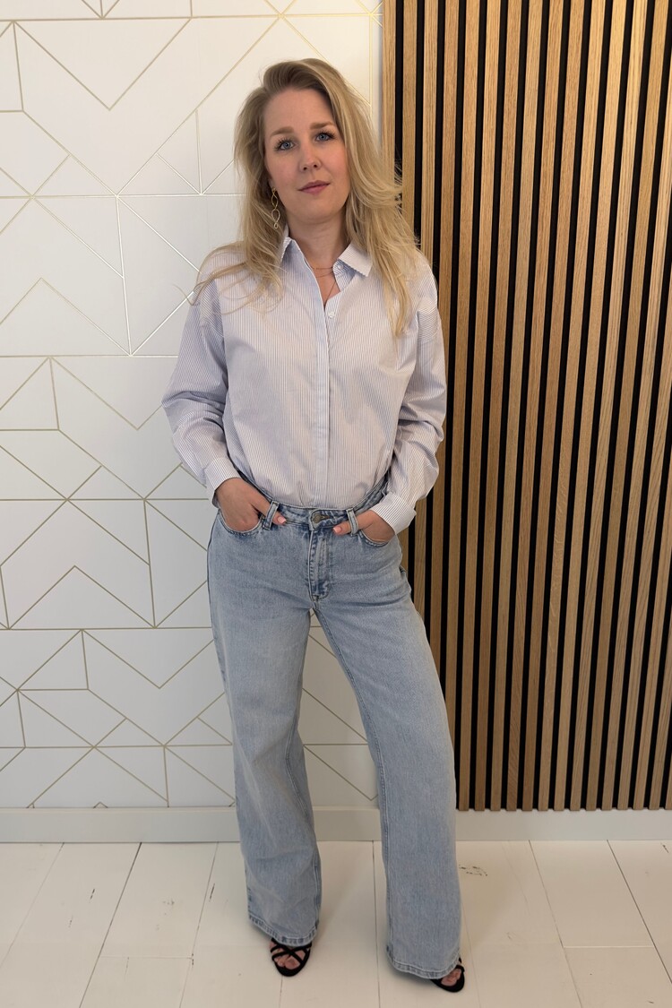 My Essential Wardrobe The Shirt Blouse lichtblauw