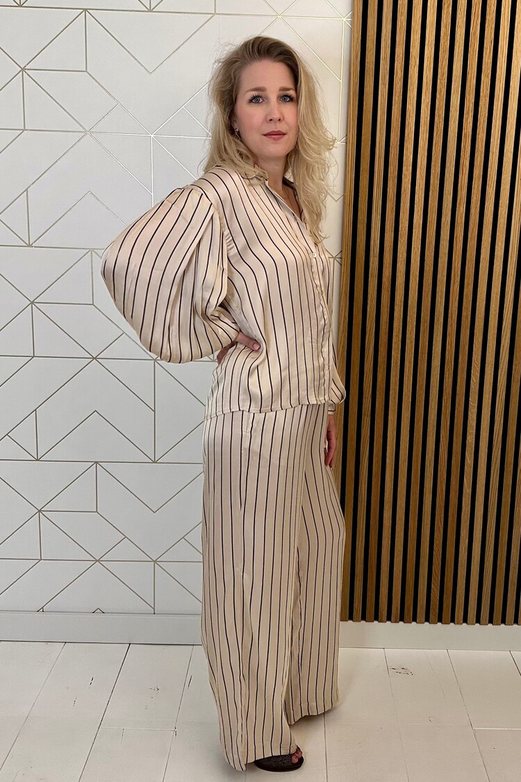 Soaked in Luxury Blouse Sharan Crème