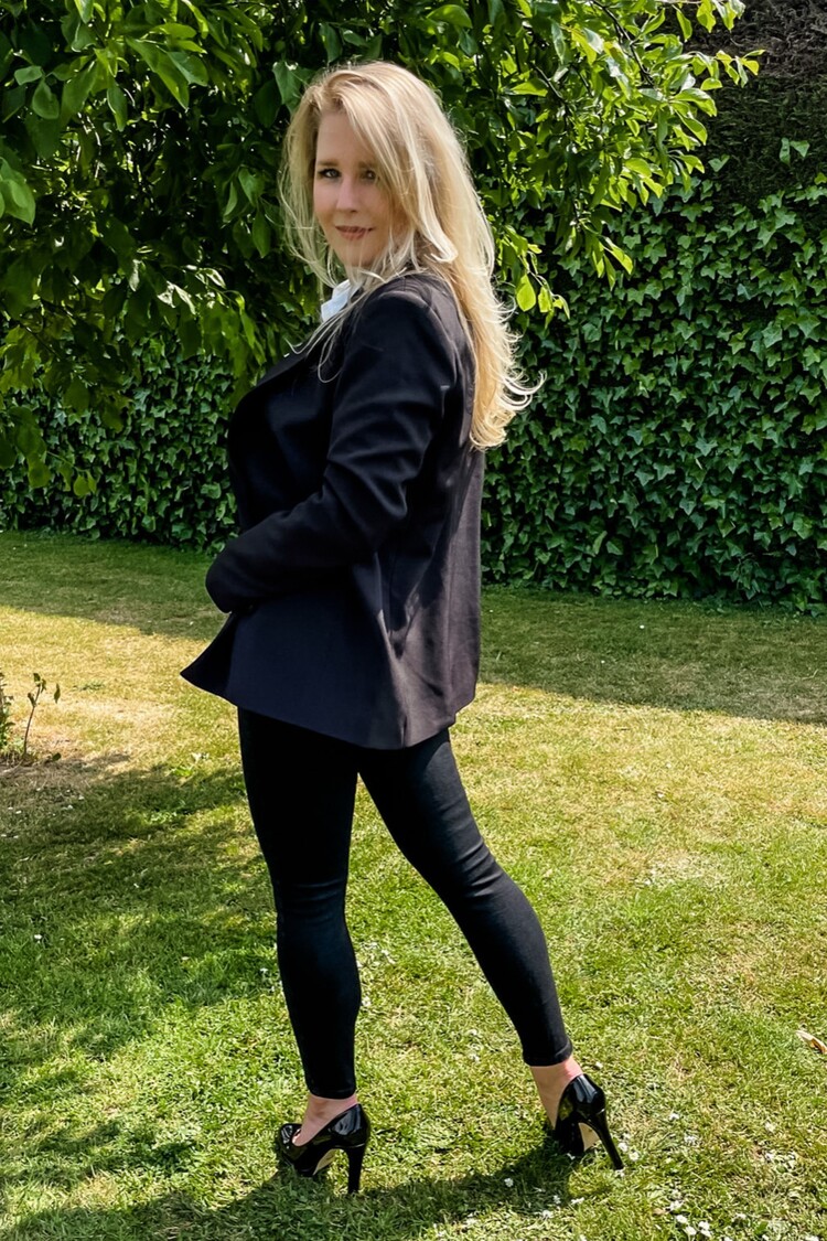 My Essential Wardrobe The Tailored Blazer zwart