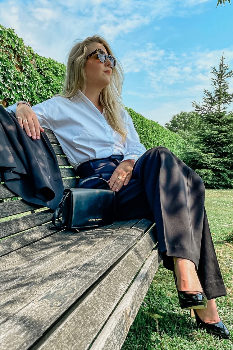 My Essential Wardrobe The Shirt Blouse wit