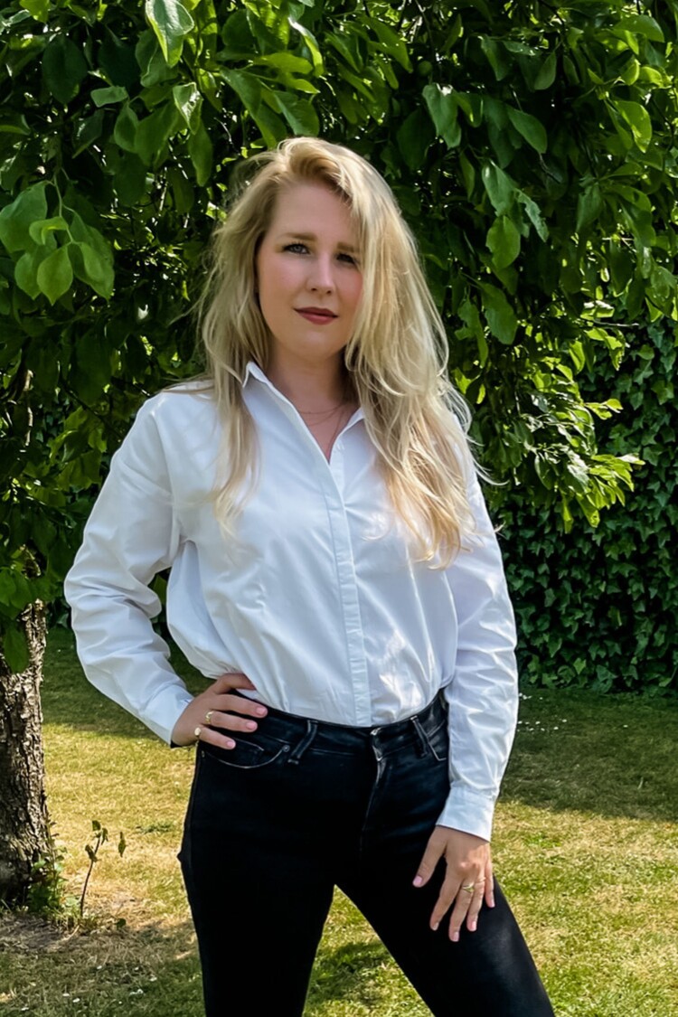 My Essential Wardrobe The Shirt Blouse wit