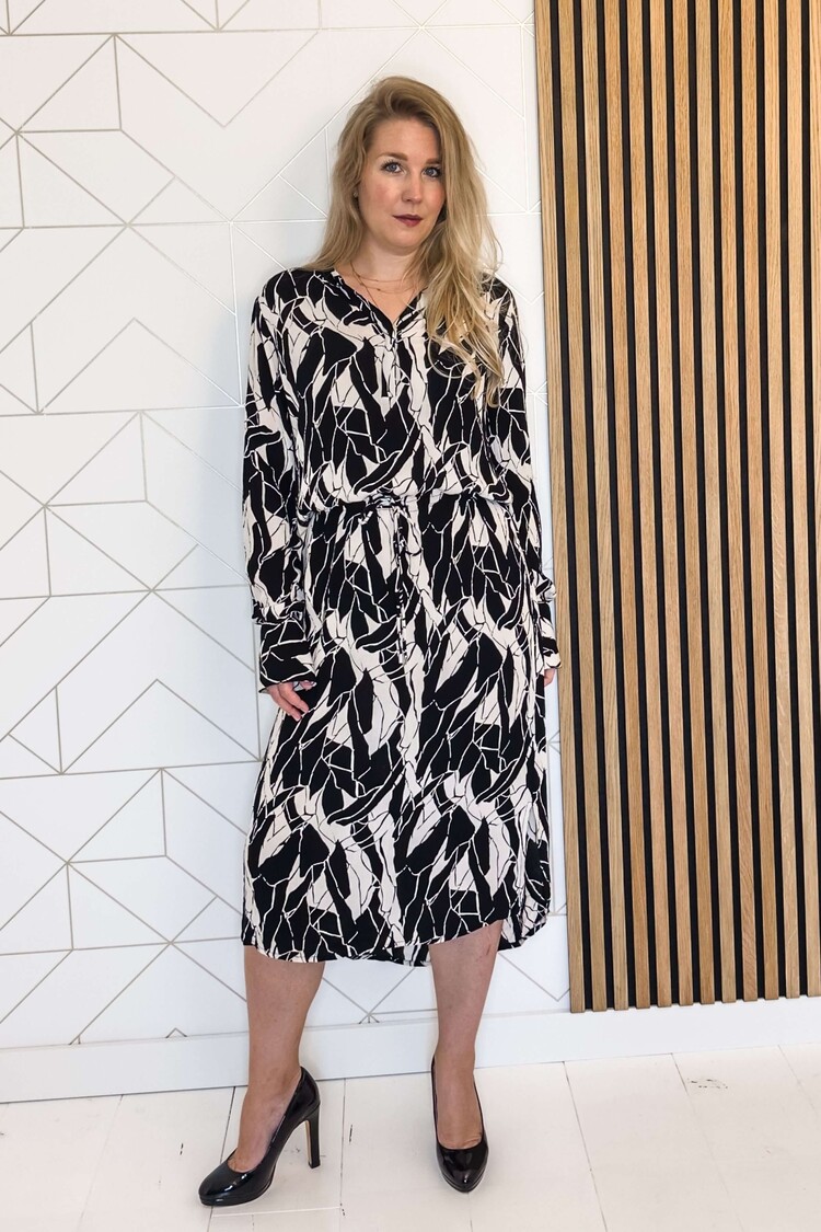 Soaked in Luxury Midi jurk Zaya Printed Zwart/Wit