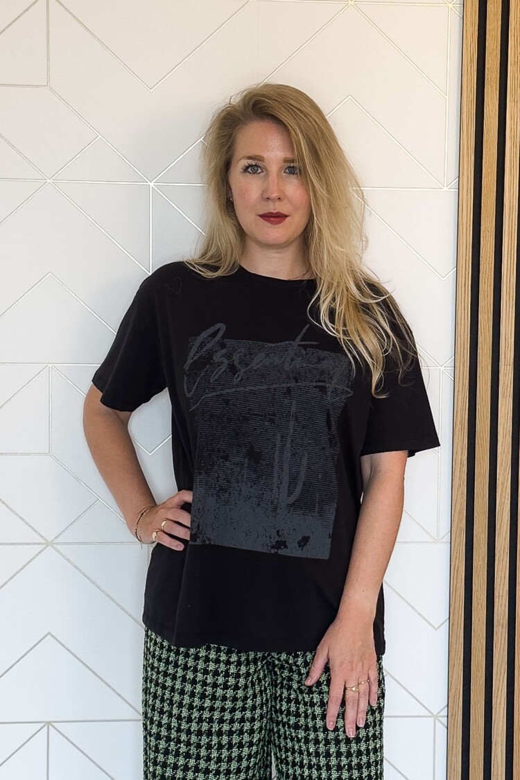 My Essential Wardrobe T-Shirt Dicte Print Zwart