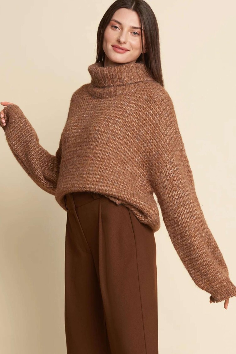 Simple Sweater Miley Bruin