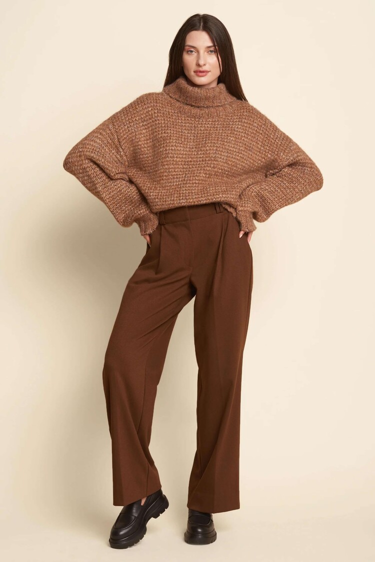 Simple Sweater Miley Bruin