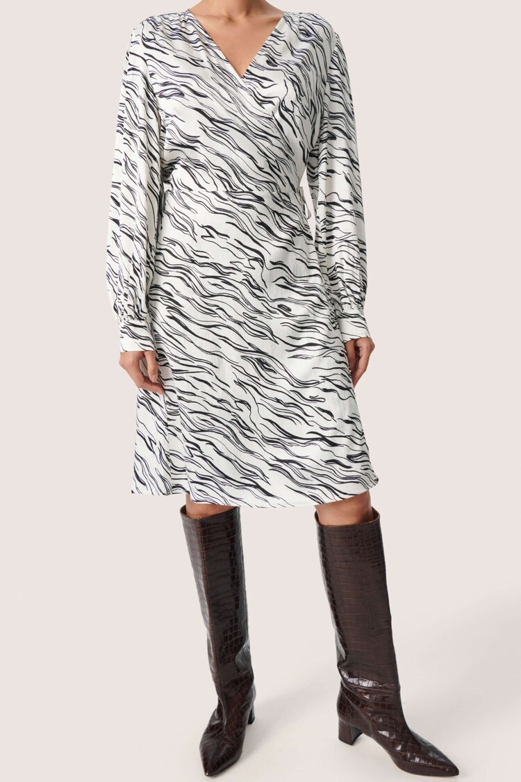 Soaked in Luxury Wikkeljurk Vinka Studio Wit/Zwart