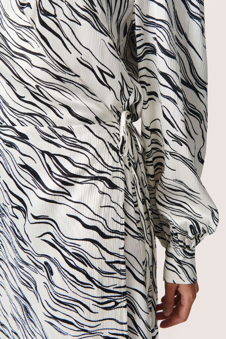 Soaked in Luxury Wikkeljurk Vinka Studio Wit/Zwart