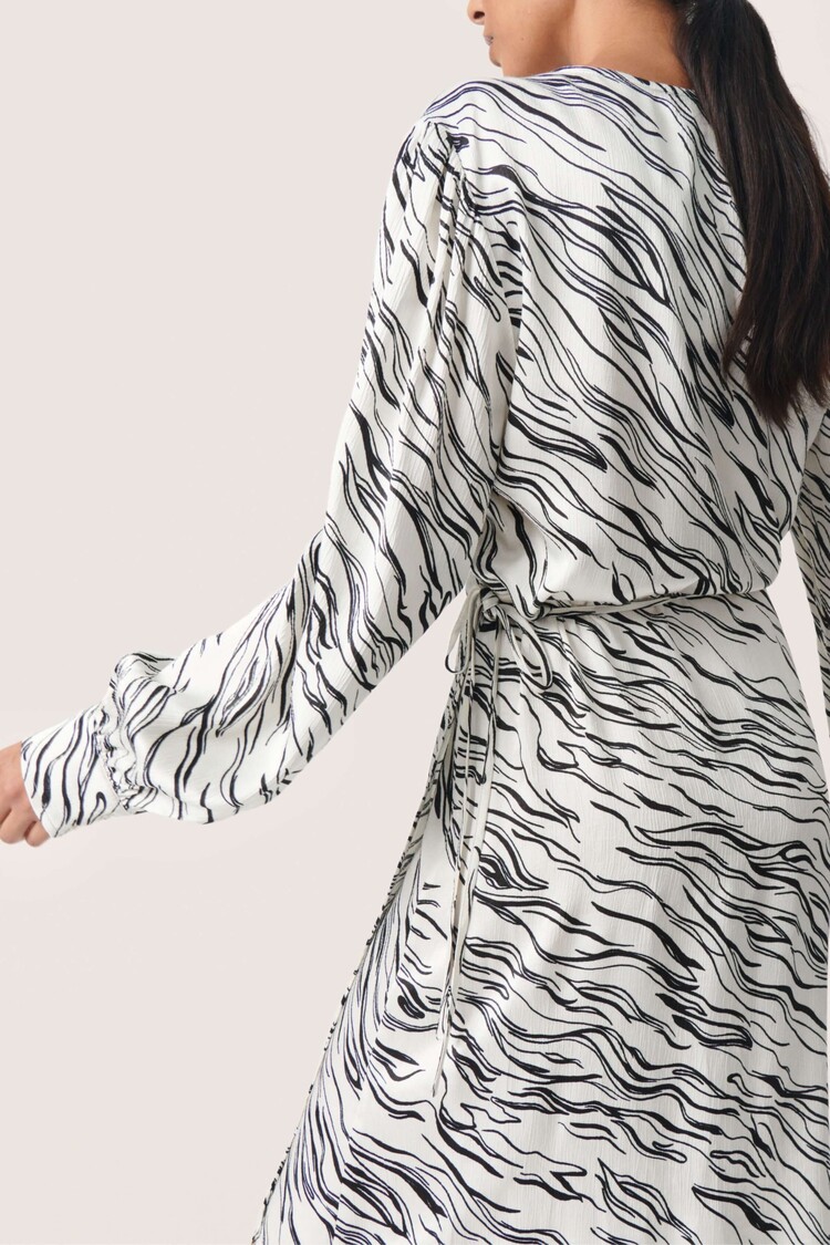 Soaked in Luxury Wikkeljurk Vinka Studio Wit/Zwart