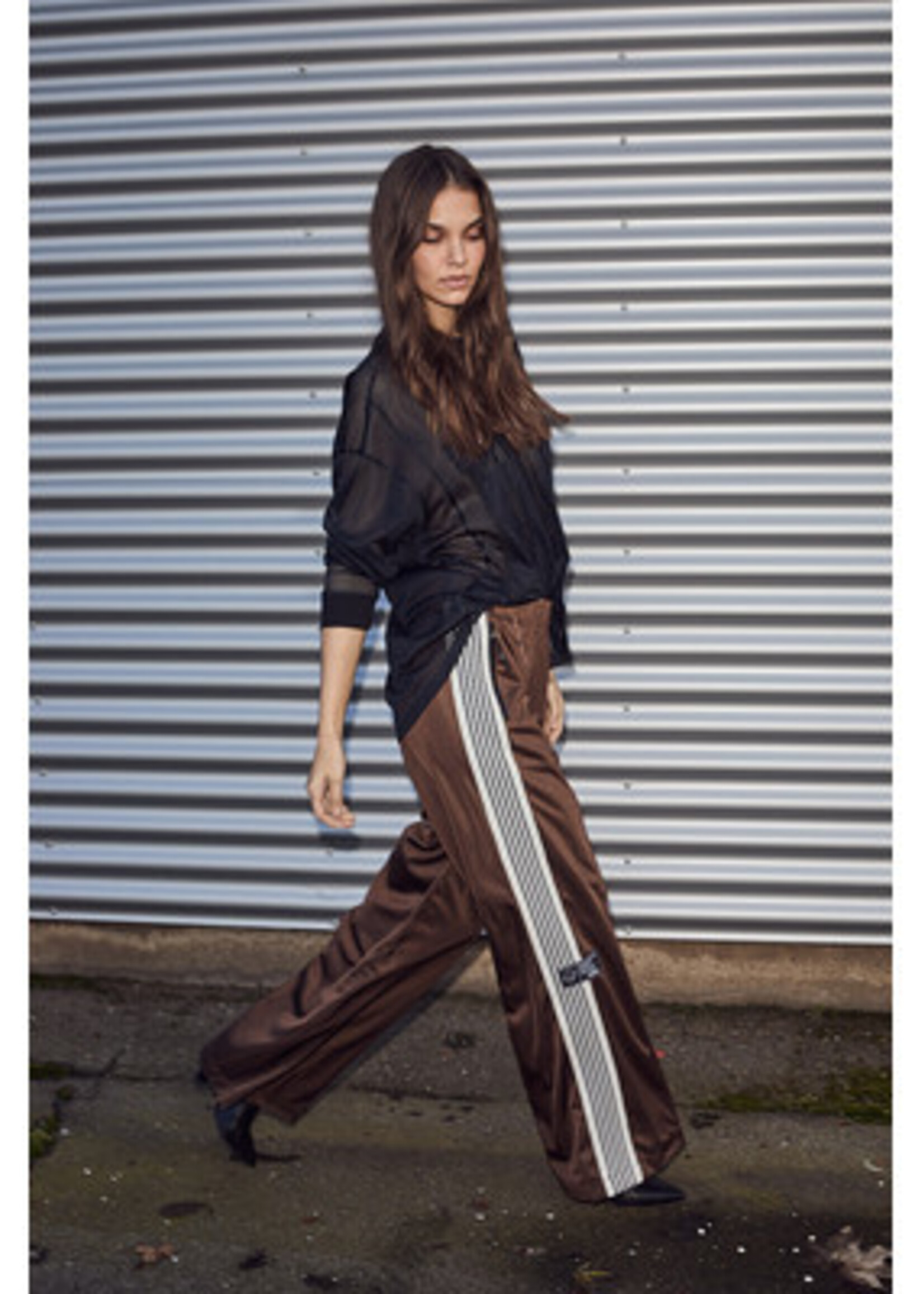 HAUTE L'AMITIÉ Baggy Track Tall Pants - Mocca