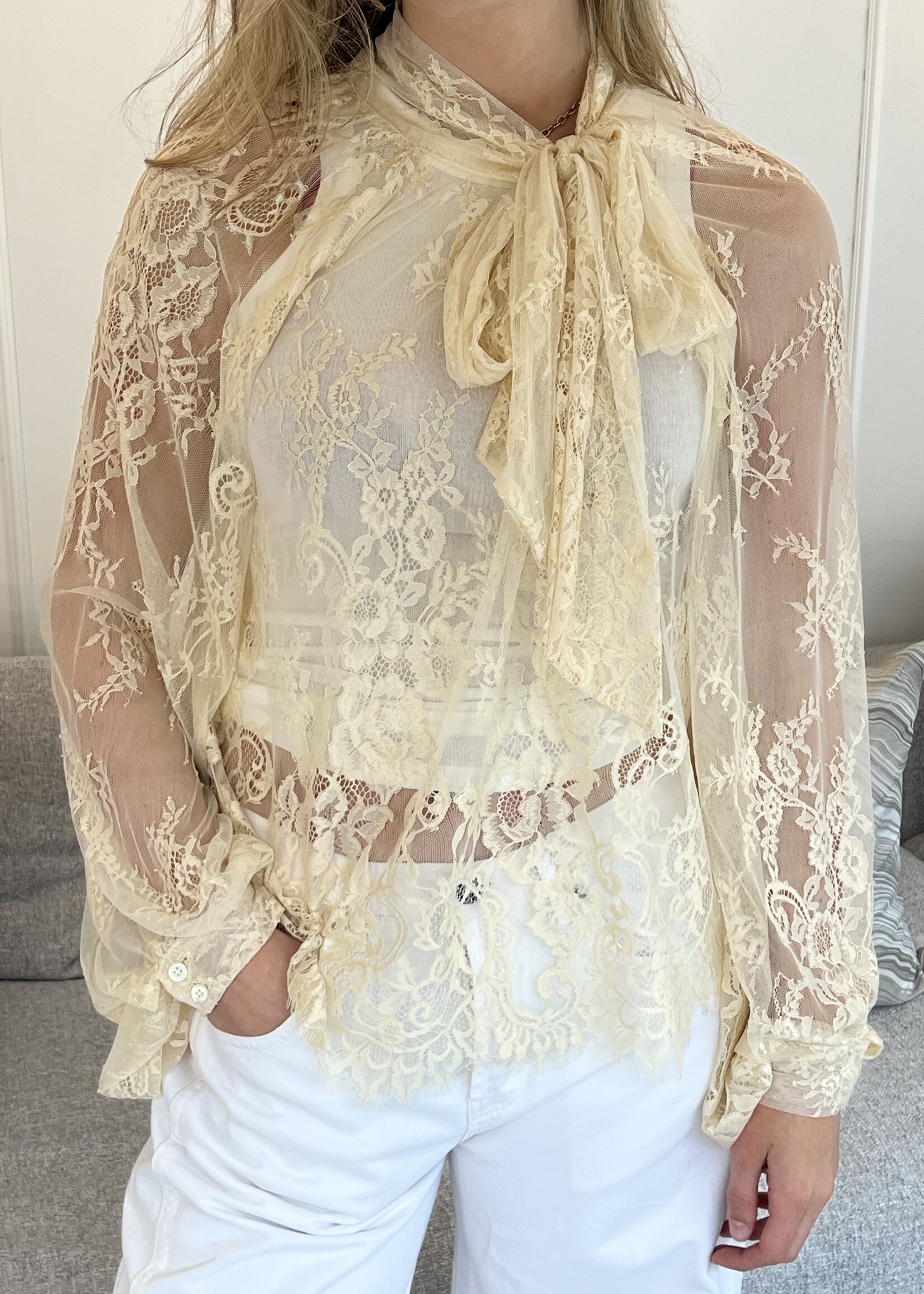 VICOLO Tab Blouse - Creme