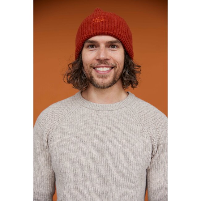 Essential Beanie - Rust