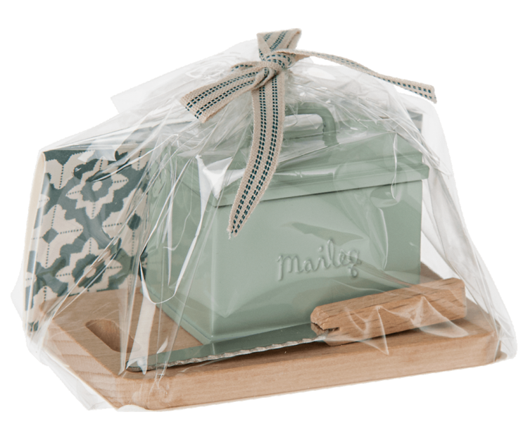 Maileg Miniature Bread Box w. Cutting Board and Knife