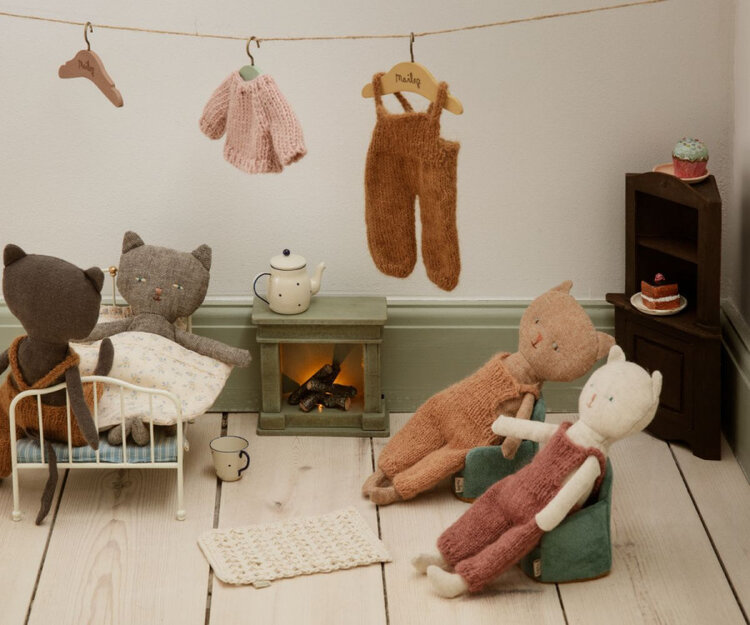 Maileg Miniature Corner Cabinet - Rose