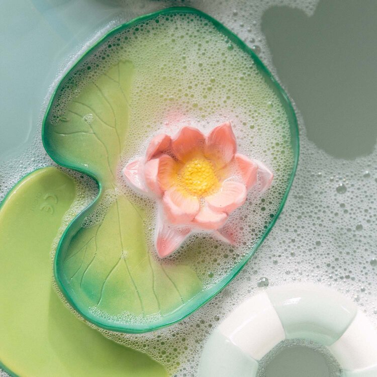 Oli & Carol Bath Toy Water Lily